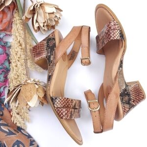 Born Elegant Brown Snakeskin Women's Sandals Sz 7